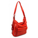 Prostorná moderní sytě červená kožená kabelka a batoh 2v1 Karin 2v1