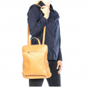 Větší moderní béžová kožená kabelka a batoh 2v1 Aveline 2v1
