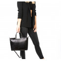 Menší stylová černá kožená kabelka do ruky Amelia