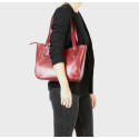 Větší stylová tmavě červená kožená kabelka přes rameno Tinian